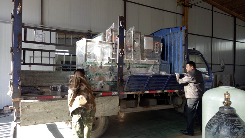 白酒灌裝機(jī) 白酒灌裝機(jī)