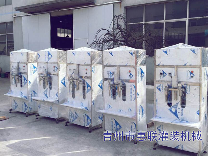 液體灌裝機(jī) 液體灌裝機(jī)