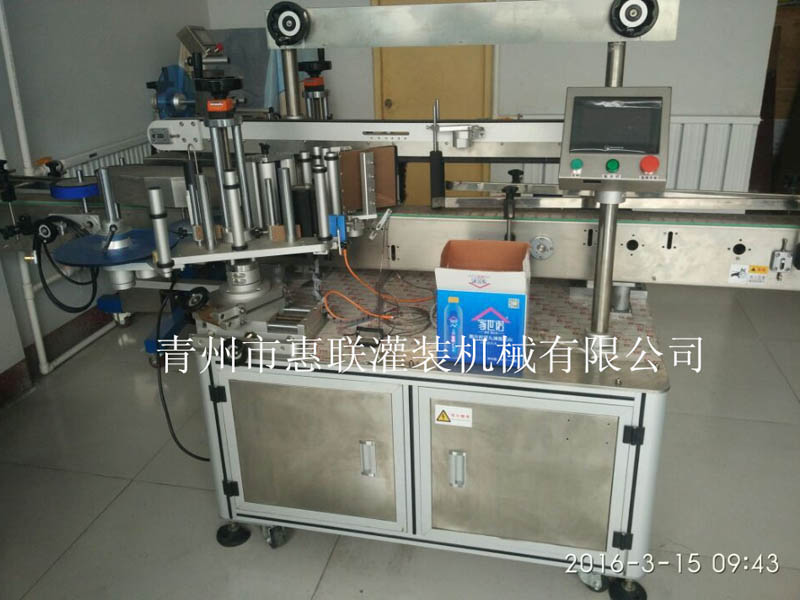 食用油灌裝貼標(biāo)機(jī)