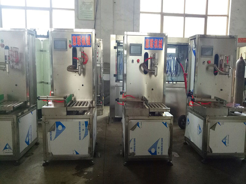 齒輪油灌裝機(jī)
