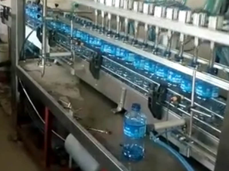 玻璃水灌裝機(jī) 玻璃水灌裝機(jī)